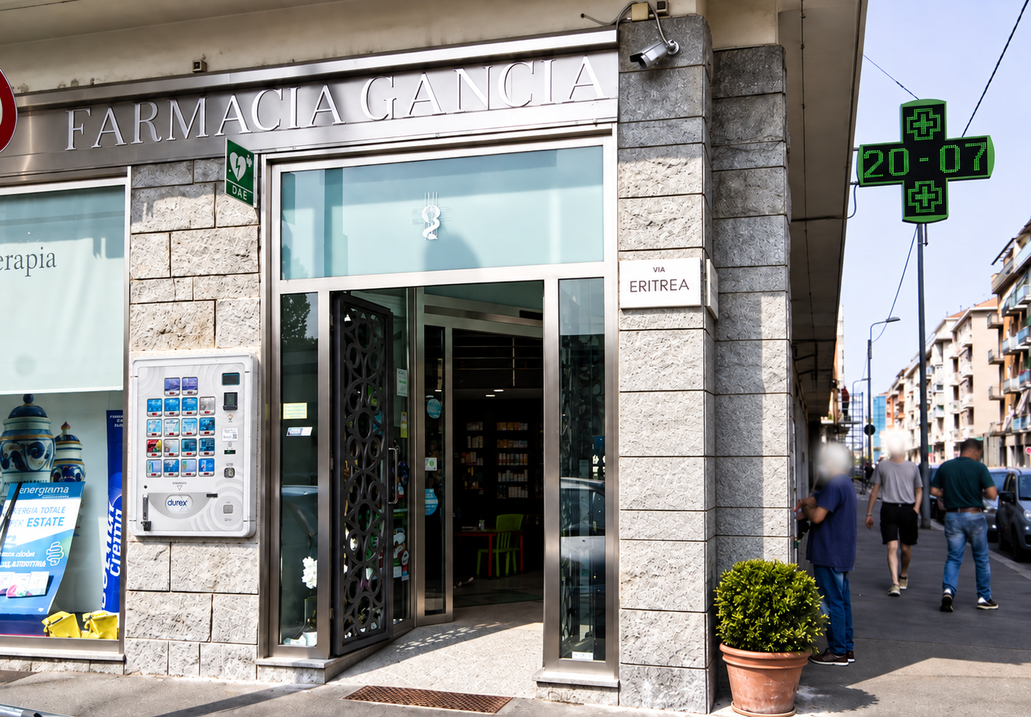 Ingresso della Farmacia Gancia, via Asiago 35, Torino